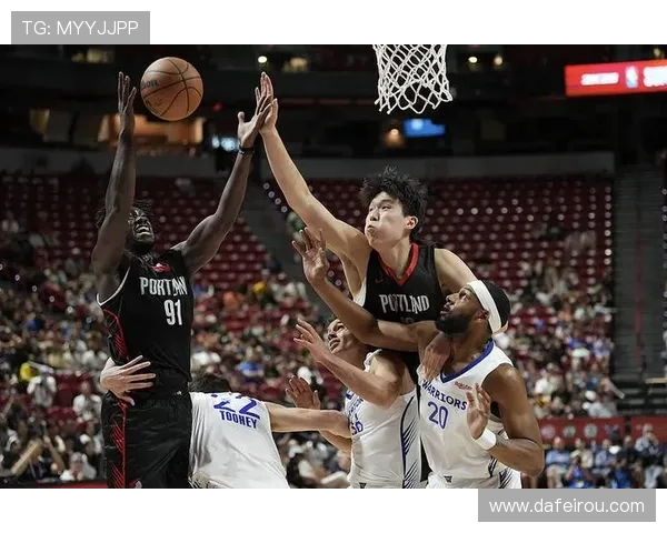 杨瀚森首记盖帽助开拓者大胜